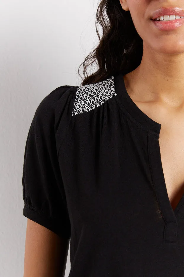 ANAE EMBROIDERED SHOULDER SMOCK T-SHIRT