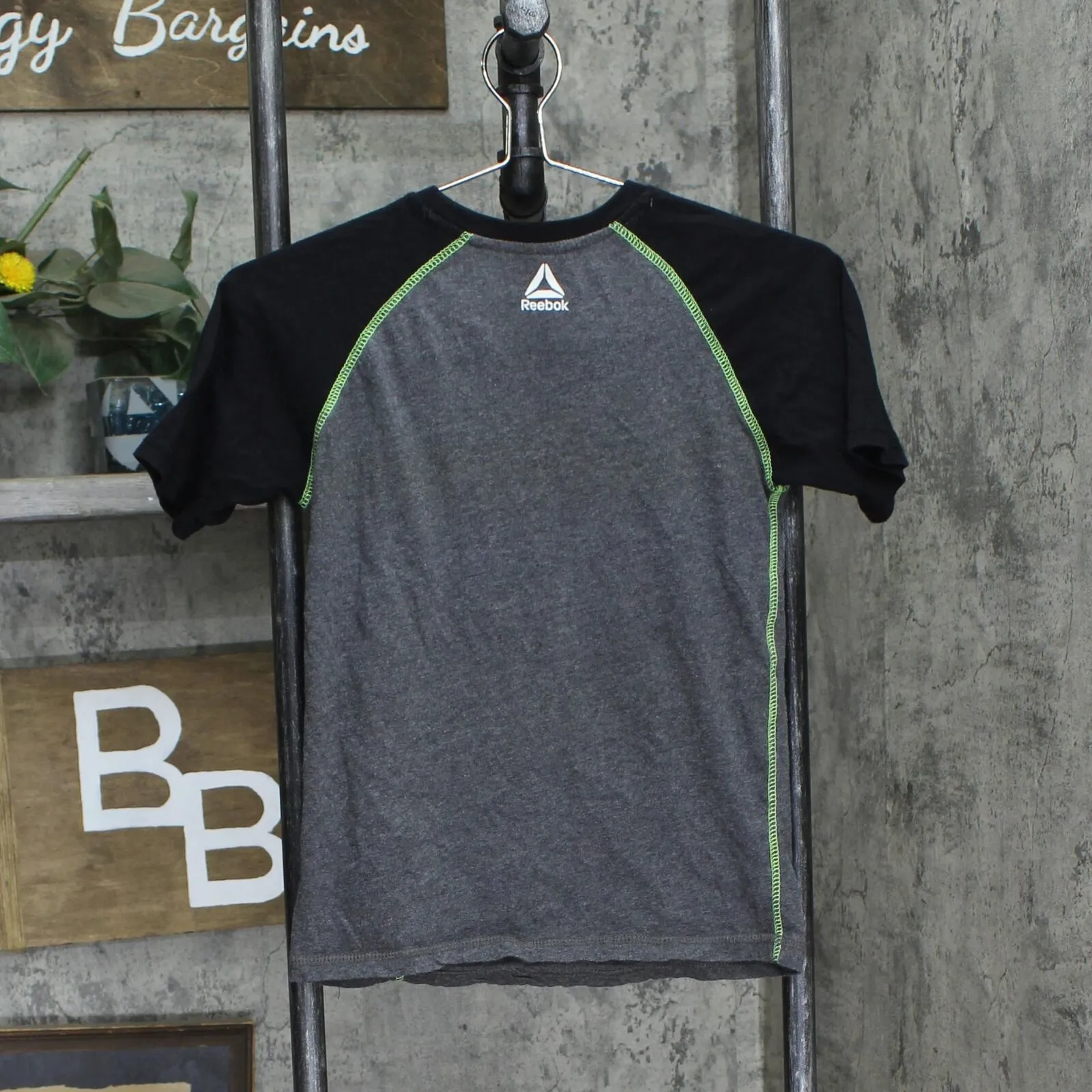 Reebok Boys Youth Colorblock Graphic T-Shirt Tee 1678feedf0f2c6 Gray / Black M