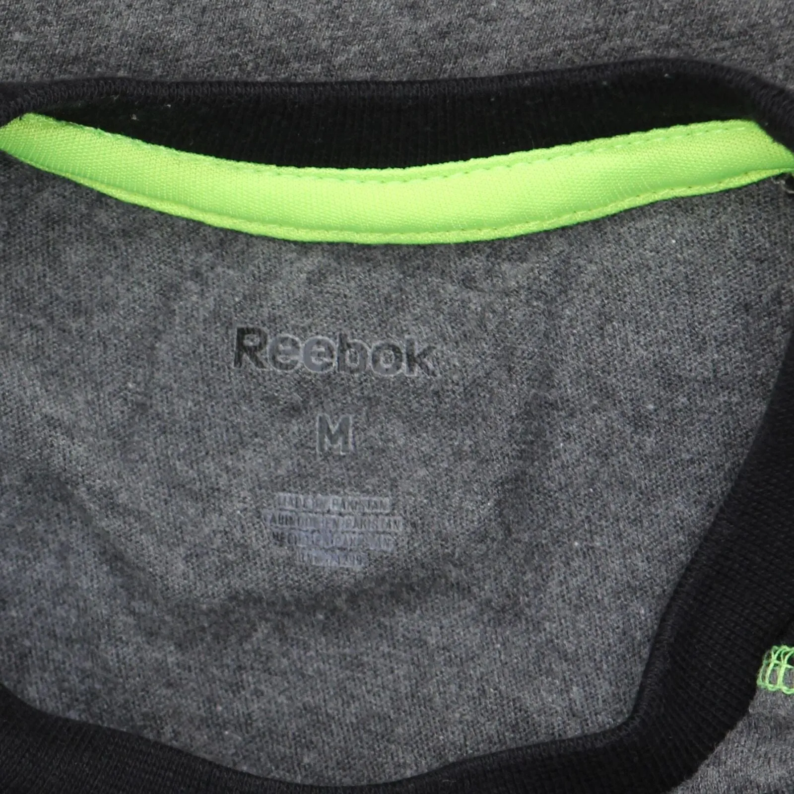 Reebok Boys Youth Colorblock Graphic T-Shirt Tee 1678feedf0f2c6 Gray / Black M