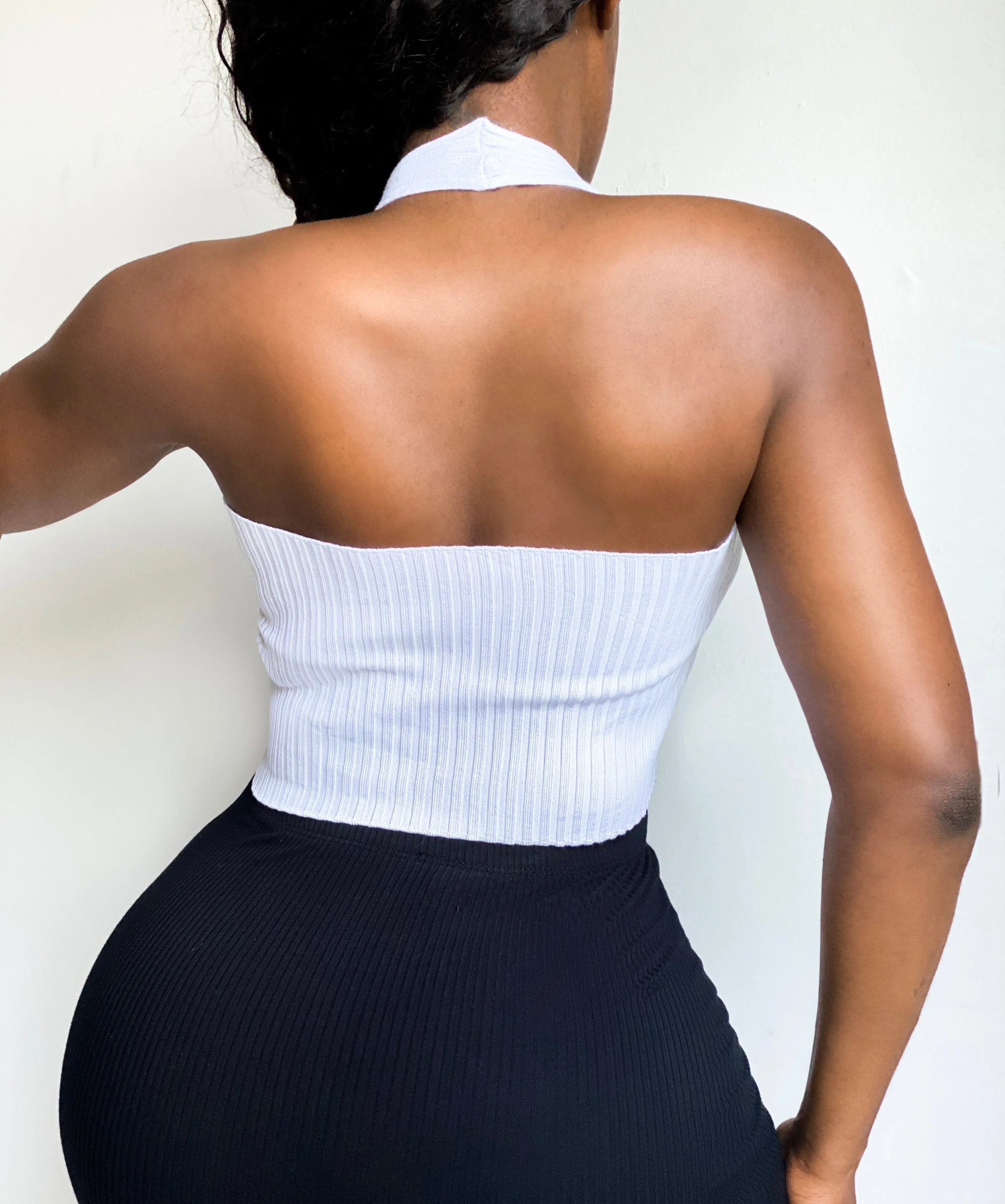 RIBBED HALTER CROP | TOP