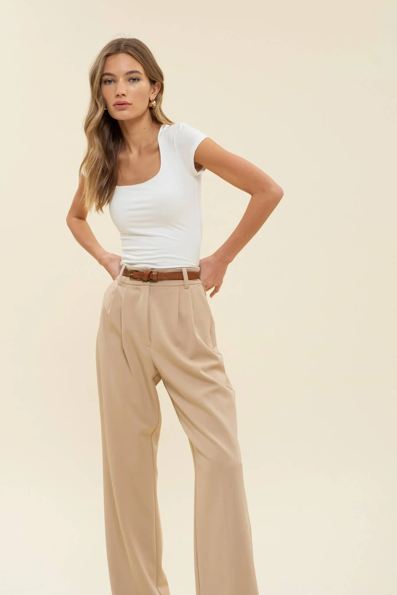 SEAMLESS SCOOP NECK SHORT SLEEVE KNIT TOP