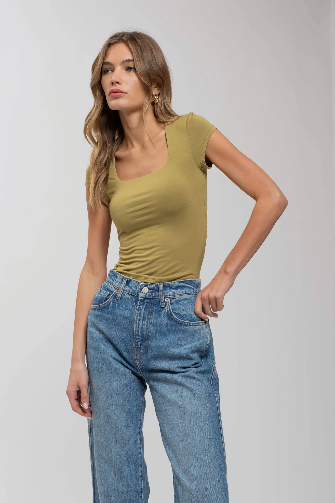 SEAMLESS SCOOP NECK SHORT SLEEVE KNIT TOP