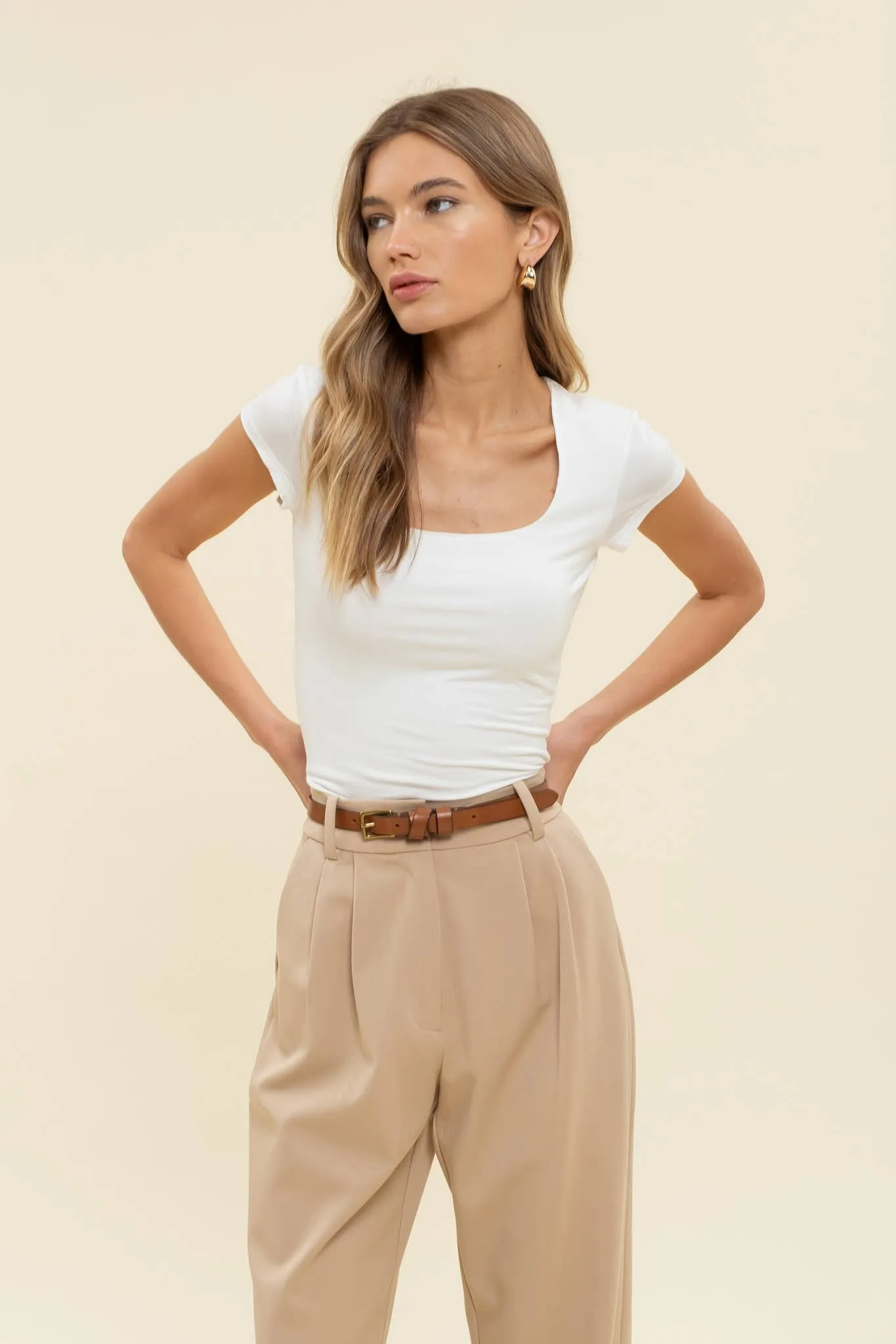 SEAMLESS SCOOP NECK SHORT SLEEVE KNIT TOP
