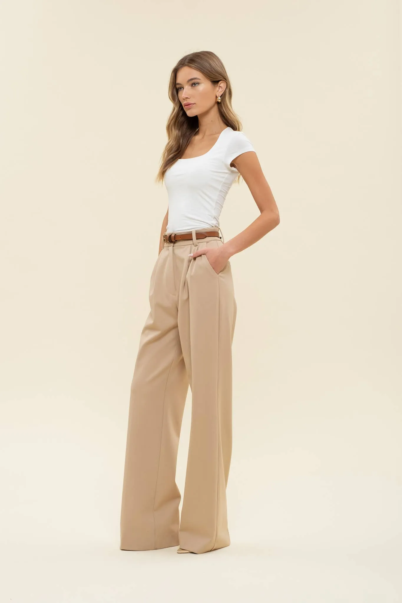 SEAMLESS SCOOP NECK SHORT SLEEVE KNIT TOP