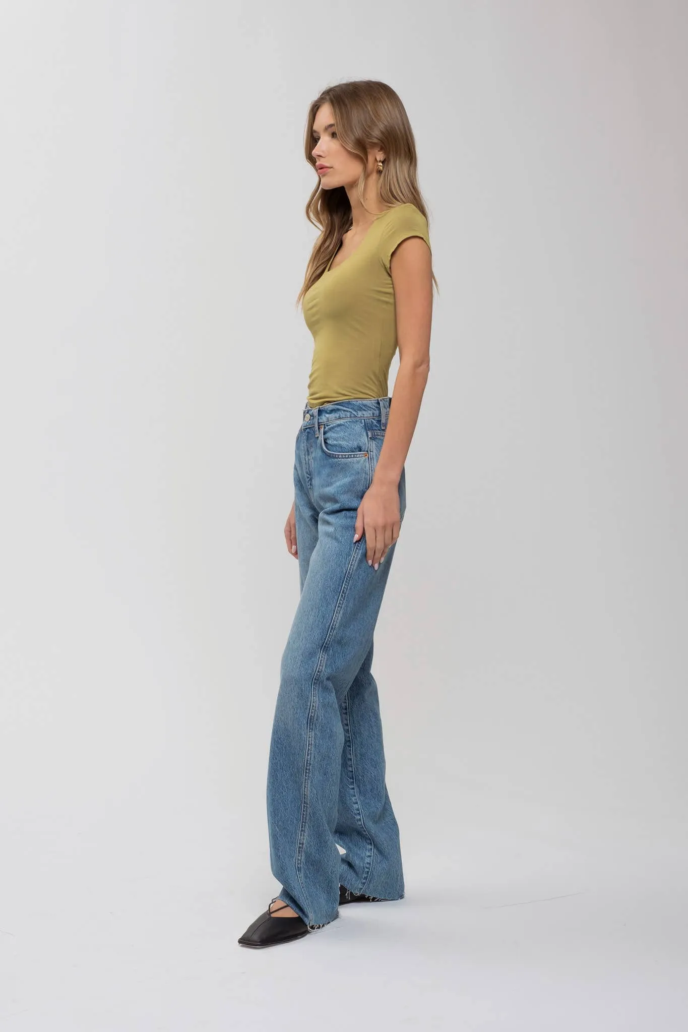 SEAMLESS SCOOP NECK SHORT SLEEVE KNIT TOP