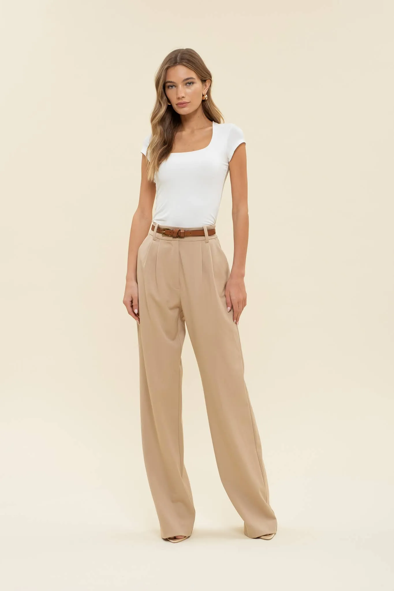 SEAMLESS SCOOP NECK SHORT SLEEVE KNIT TOP
