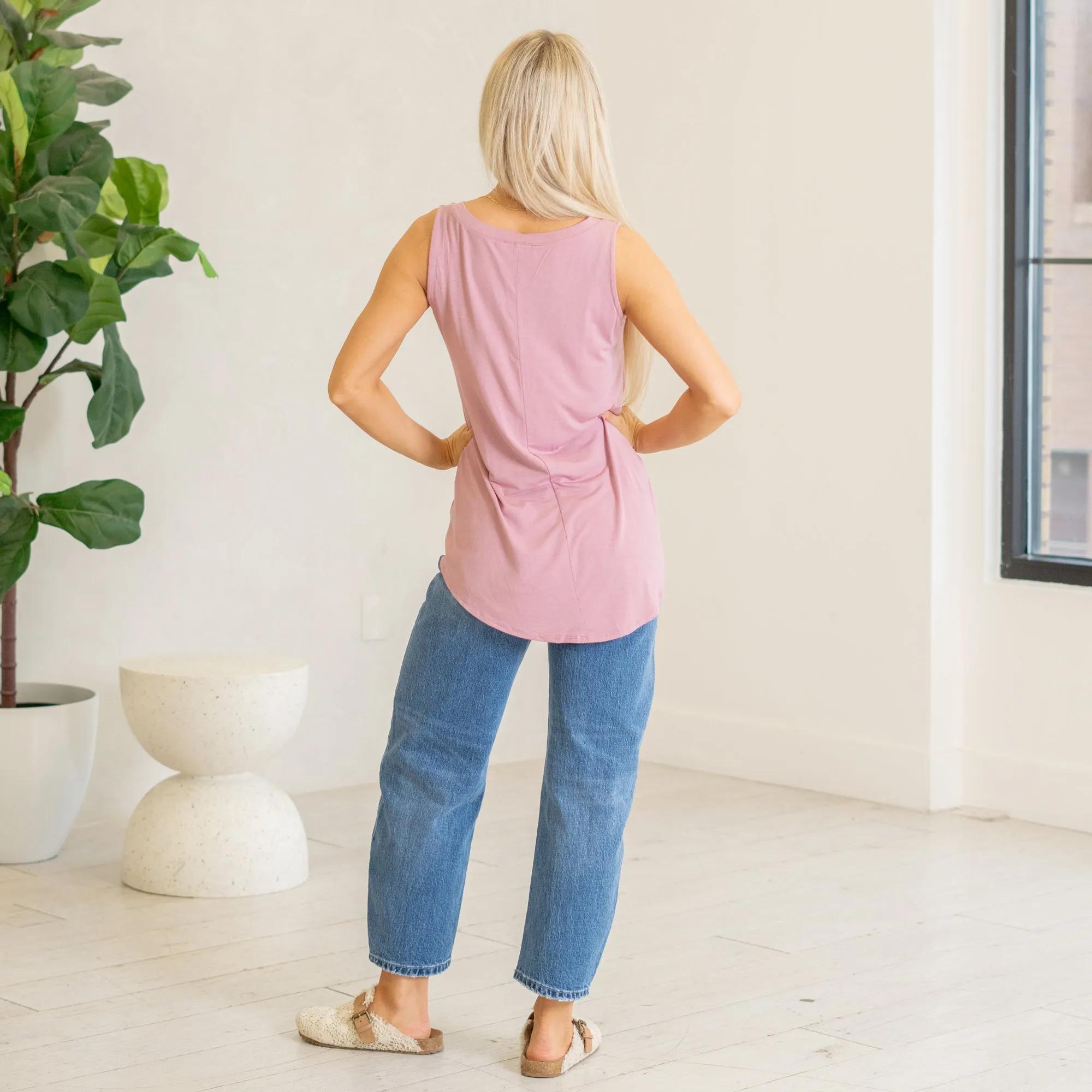 Sleeveless v-neck hi-low hem top