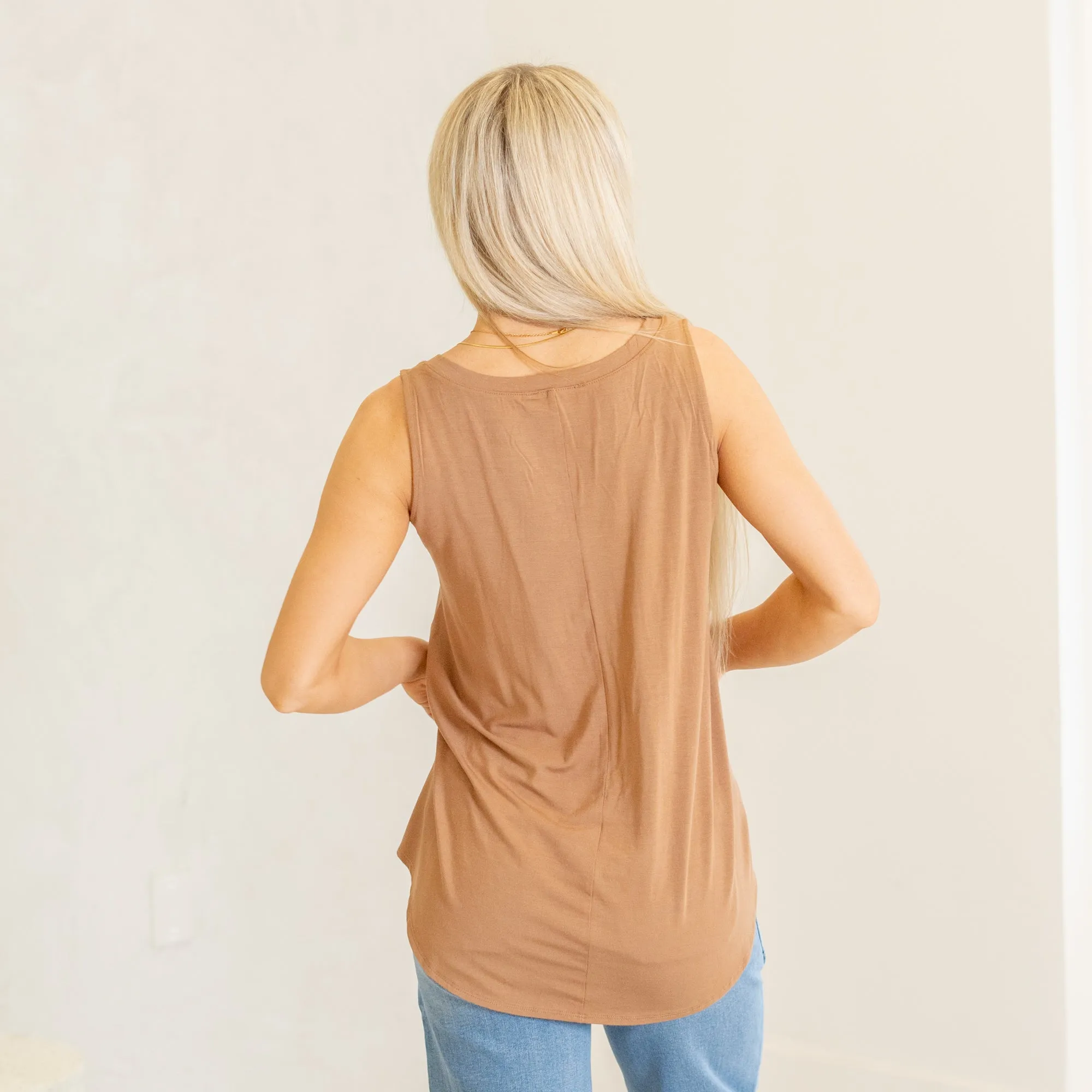 Sleeveless v-neck hi-low hem top