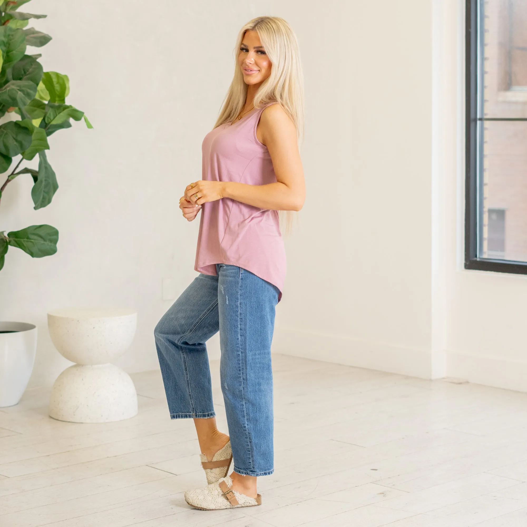 Sleeveless v-neck hi-low hem top